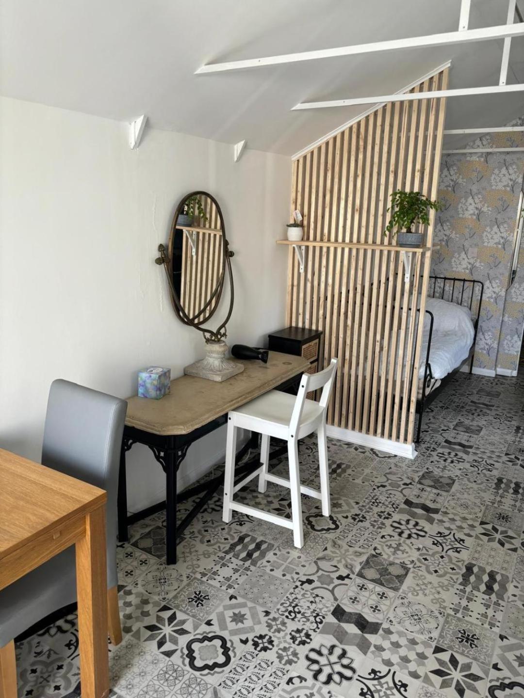 Private With En-suite *